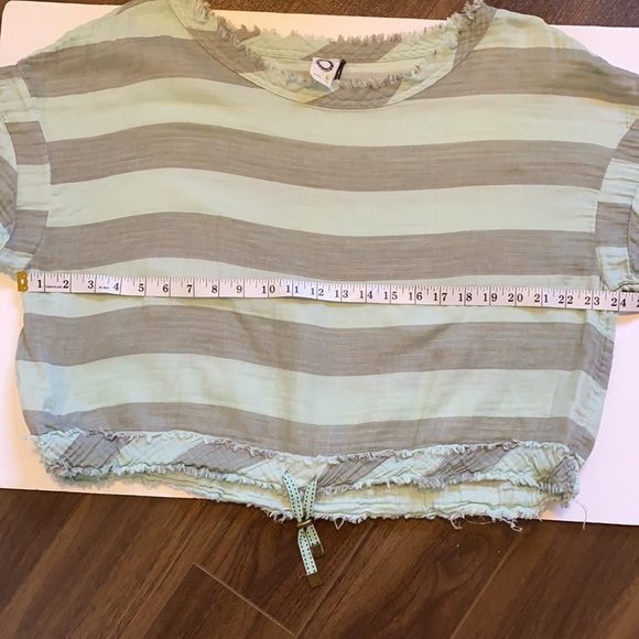 Anthropologie Akemi + Kim green and gray cropped top - Picture 8 of 8